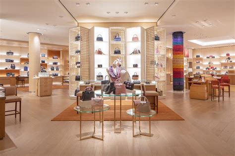 louis vuitton deal store|what stores sell louis vuitton.